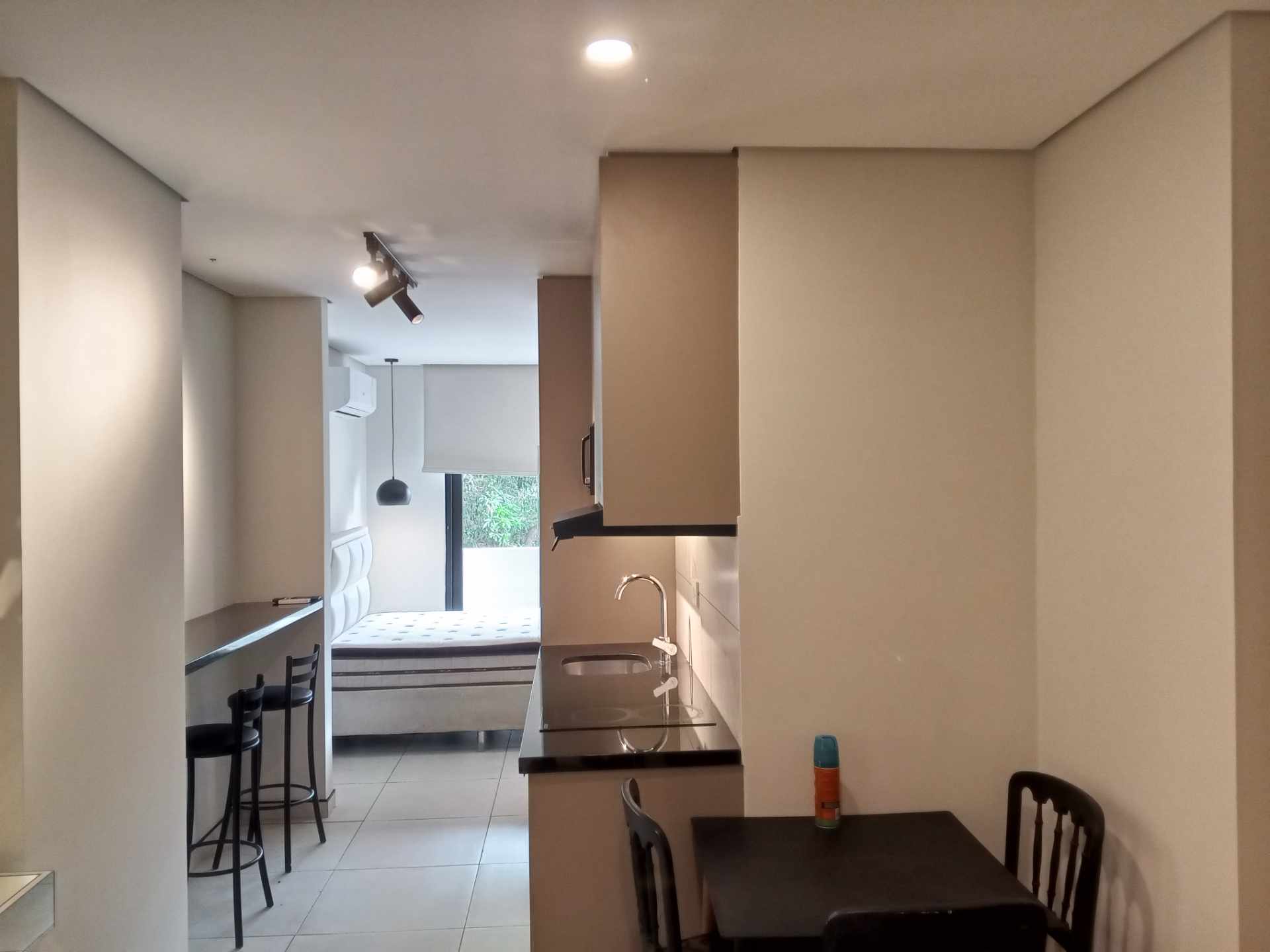 Departamento ALQUILO MONOAMBIENTE AMOBLADO EN CONDOMINIO STRATTO, Equipetrol Norte, 3er. y 4to. Anillo. Foto 5