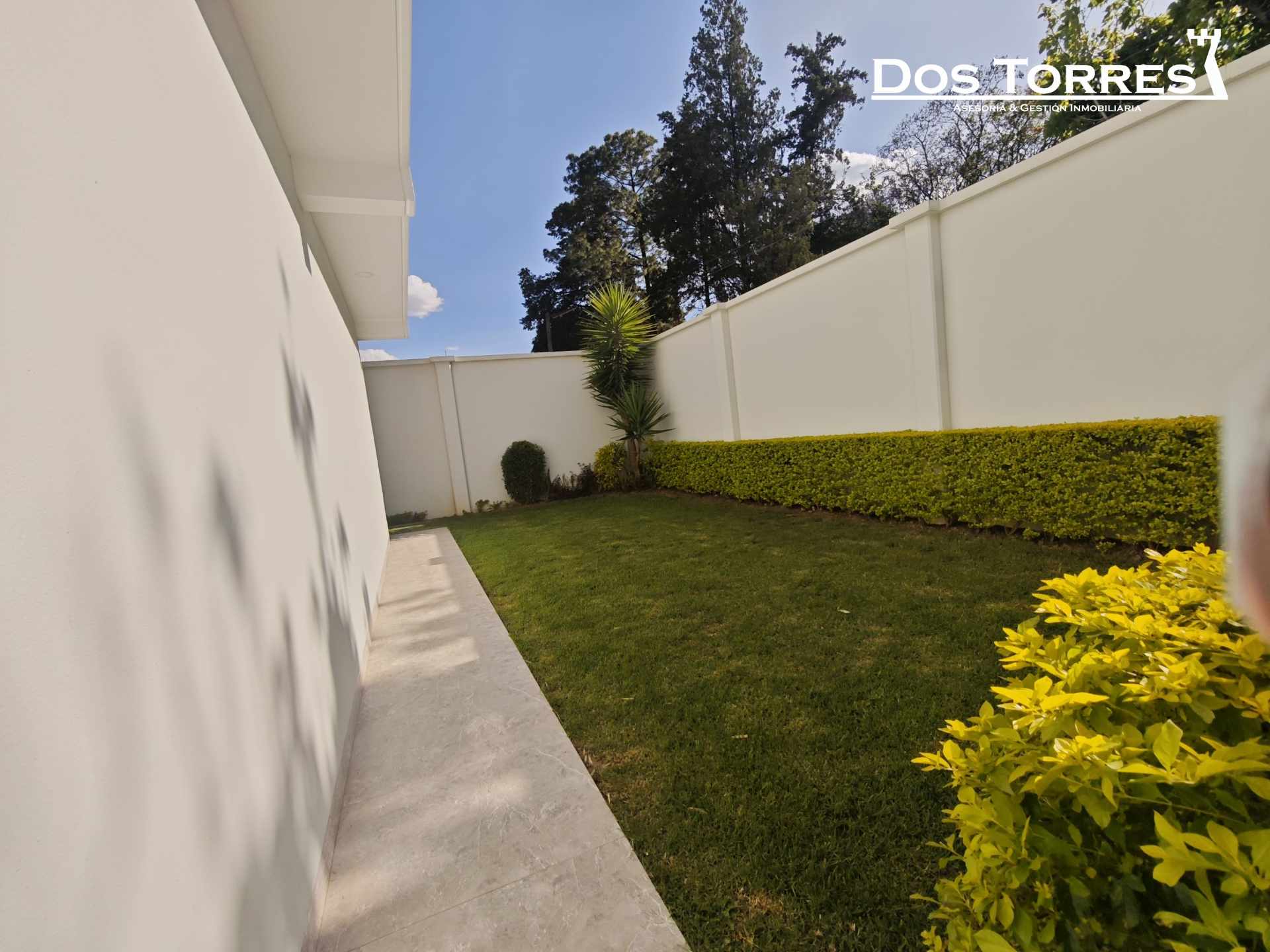 Casa en Tiquipaya en Cochabamba 3 dormitorios 3 baños 2 parqueos Foto 10