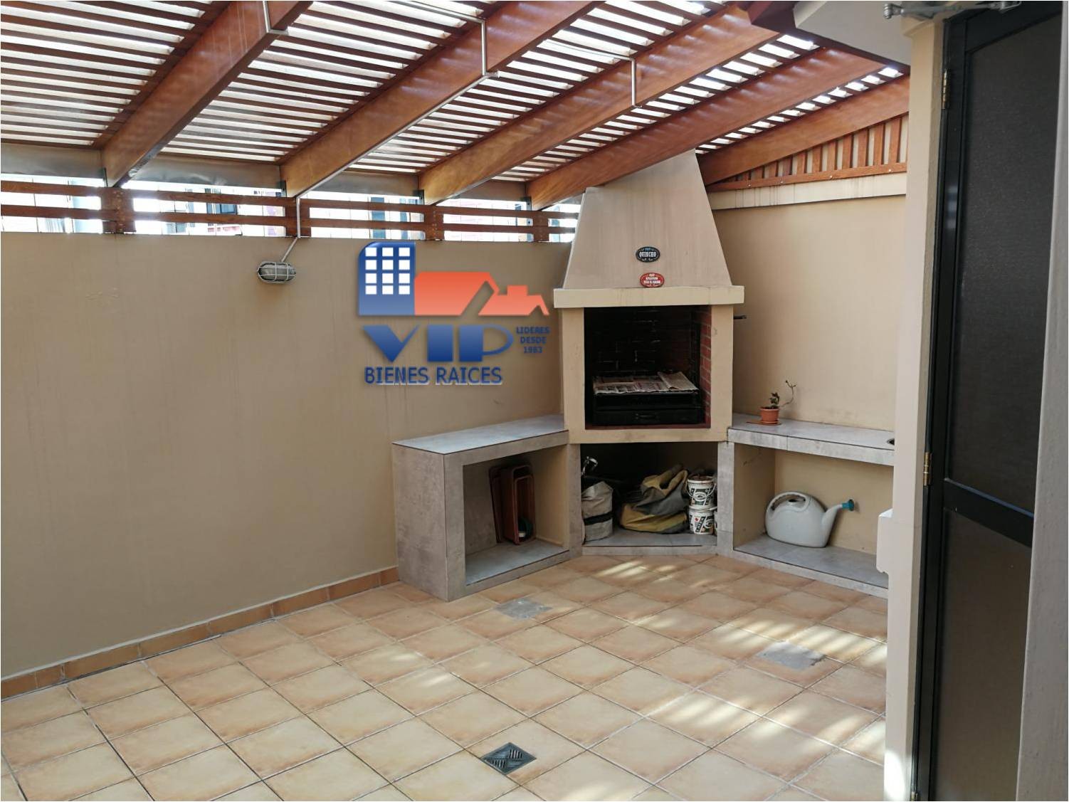 Casa en Achumani en La Paz 4 dormitorios 4 baños 1 parqueos Foto 2