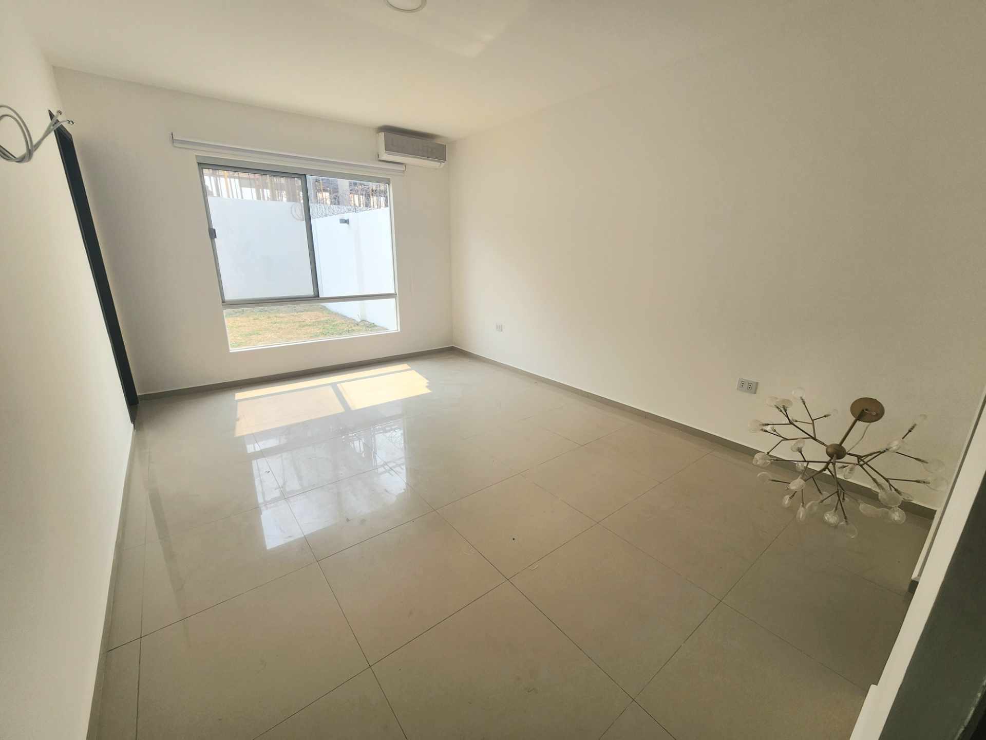 Casa en Entre 6to y 7mo anillo Oeste en Santa Cruz de la Sierra 3 dormitorios 2 baños 2 parqueos Foto 9