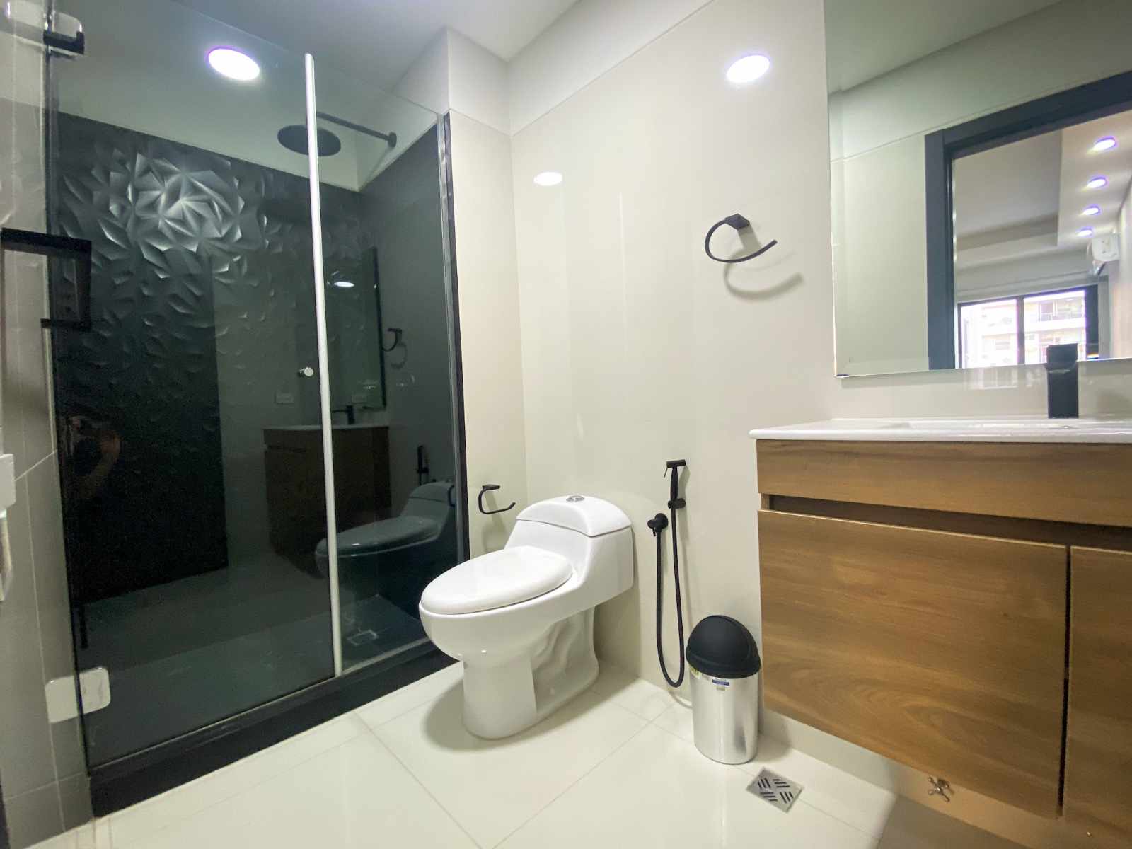 Departamento en Equipetrol en Santa Cruz de la Sierra 2 dormitorios 3 baños 1 parqueos Foto 12