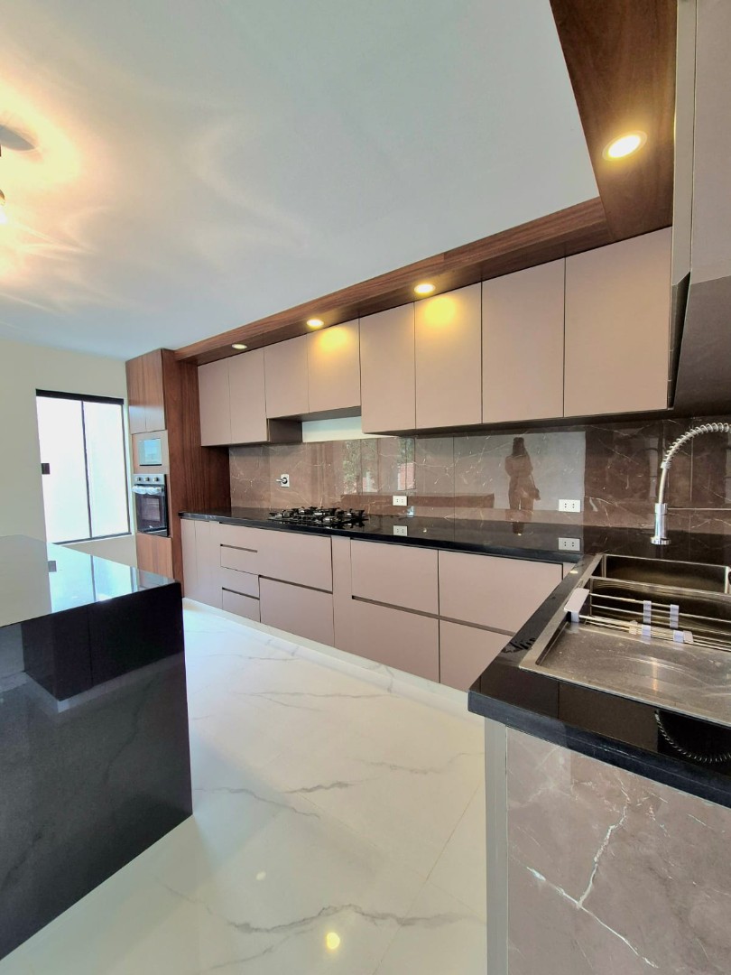 Casa en VentaCASA EN VENTA A ESTRENAR DENTRO DE CONDOMINIO - URUBO 4 dormitorios 4 baños 3 parqueos Foto 1