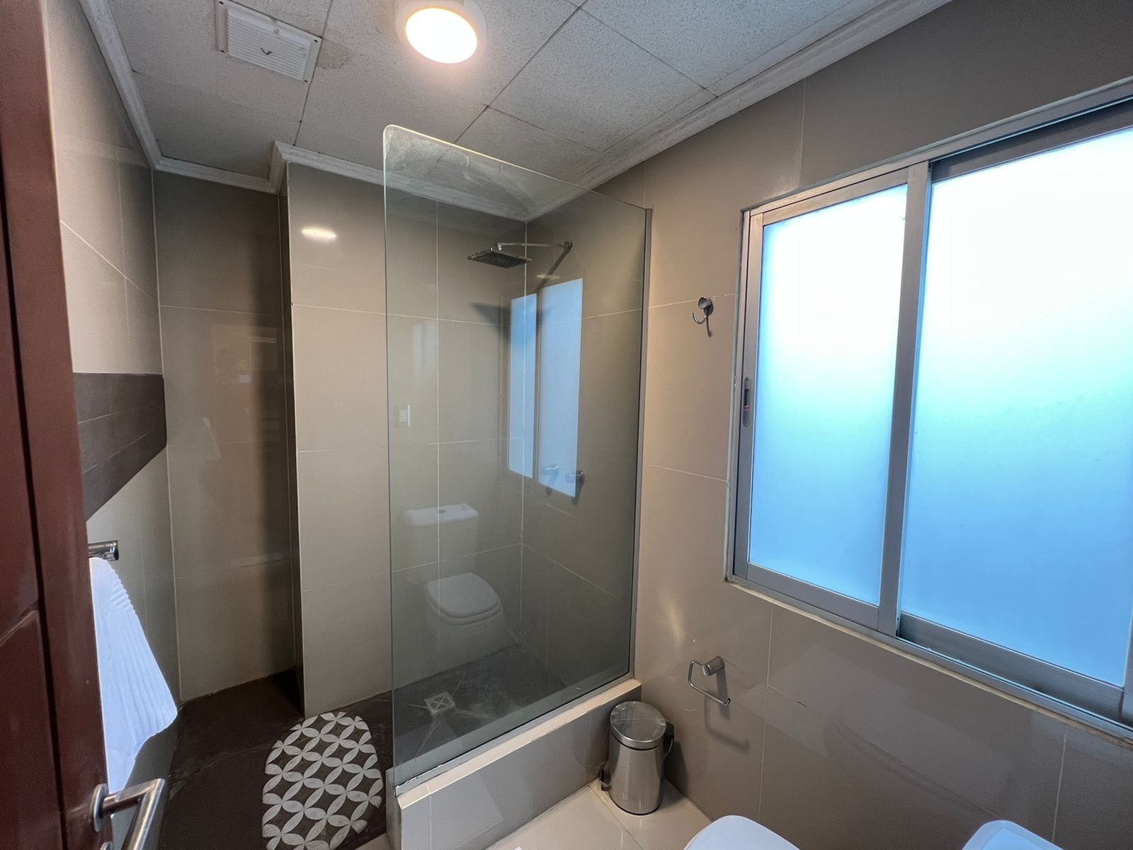 Departamento Condominio Cupesí, Alquiler amoblado de 2 dormitorios, 2do. y 3er. Anillo Zona Norte, sobre Av. Ovidio Barbery, 2do. y 3er. Anillo, cerca de Zona Isuto e Equipetrol. Foto 10