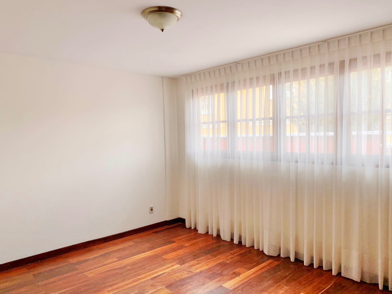 Casa en Auquisamaña en La Paz 3 dormitorios 4 baños 3 parqueos Foto 18