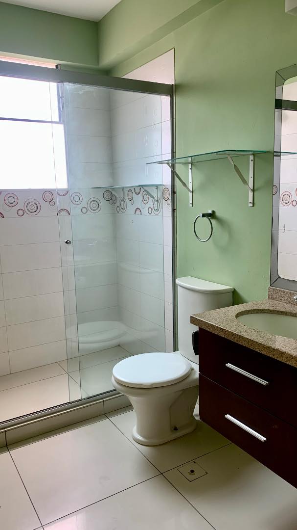 Departamento en AlquilerAV. ALEMANA entre 4to. Y 5to. anillo 4 dormitorios 3 baños 1 parqueos Foto 6