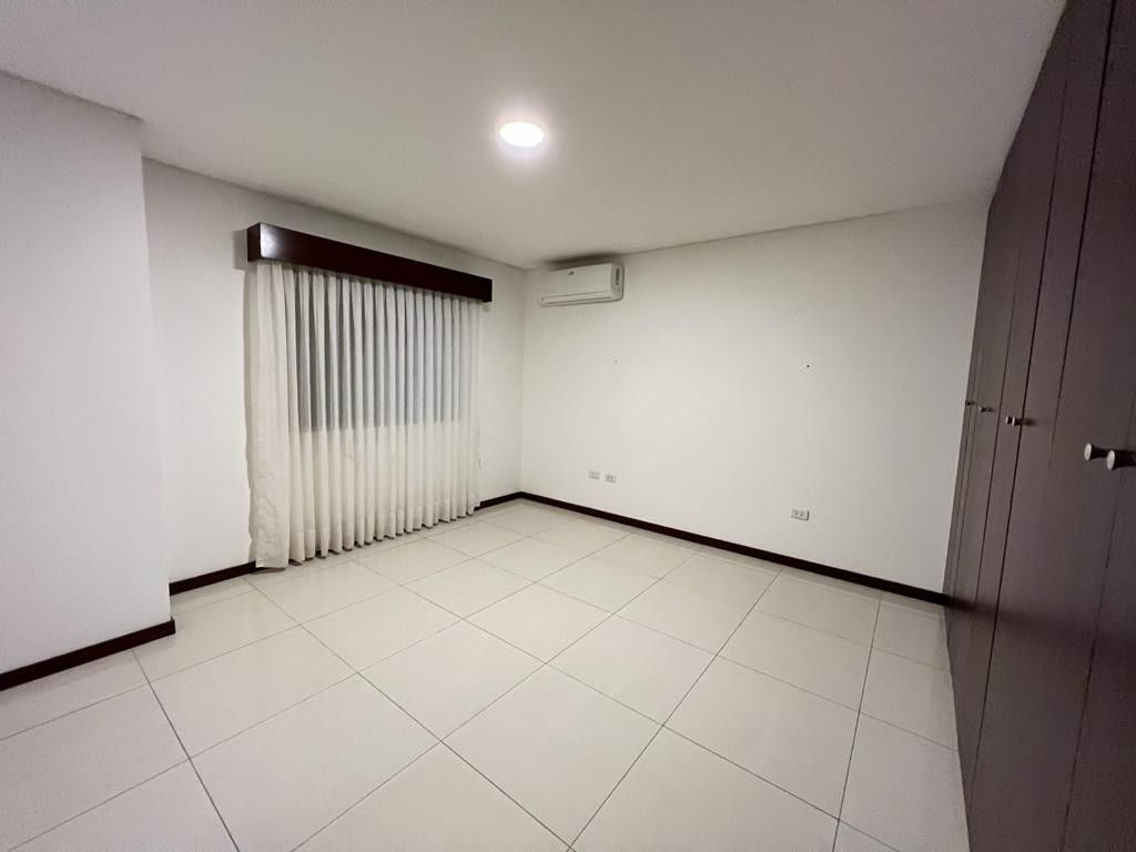 Casa en AlquilerCONDOMINIO LOS BATOS DEL URUBO 3 dormitorios 5 baños 2 parqueos Foto 14