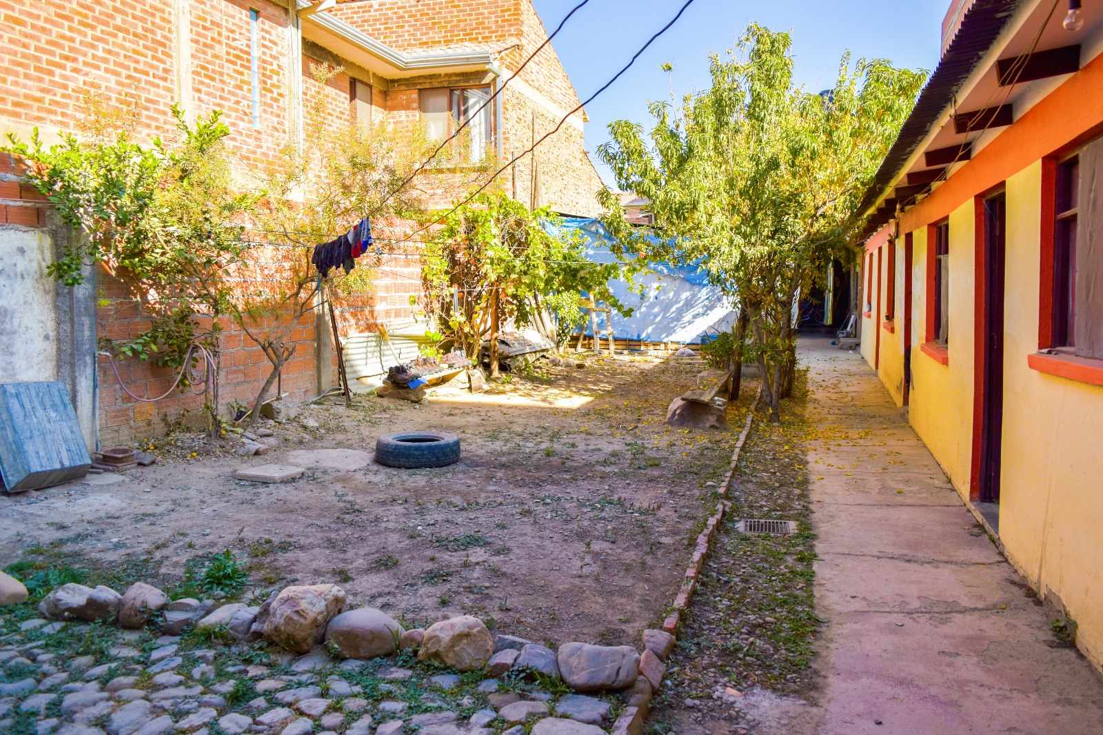 Casa en VentaAv. Colcapirhua (Av. Víctor Ustariz), a la altura del Km 6 de la Av. Blanco Galindo 7 dormitorios 3 baños 3 parqueos Foto 3