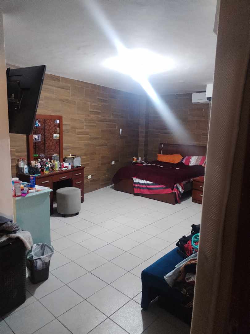 Casa en Entre 6to y 7mo anillo Norte en Santa Cruz de la Sierra 3 dormitorios 4 baños 4 parqueos Foto 5