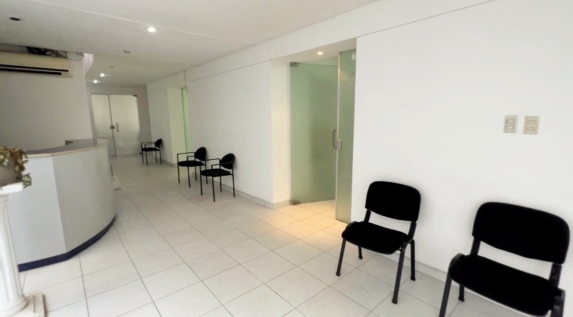 Oficina en AlquilerAV IRALA, entre calle La Paz y Cochabamba 7 dormitorios 5 baños  Foto 10