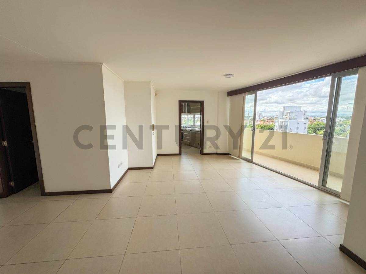 Departamento Urbari, 2 cuadras del 2do anillo Foto 10