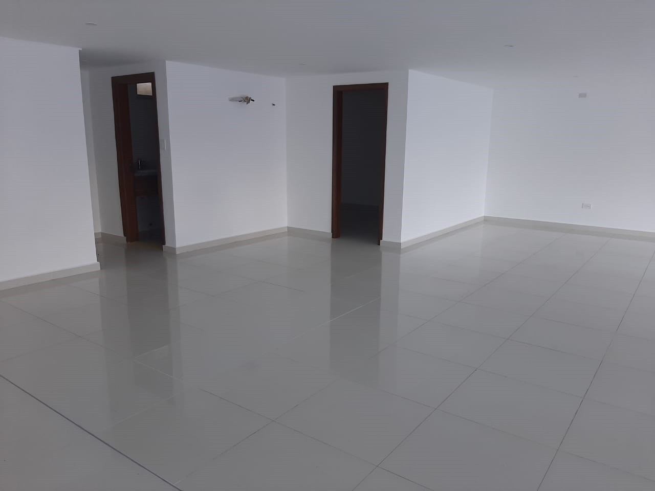 Local comercial en Venta4to anillo frente al Ventura Mall Foto 13