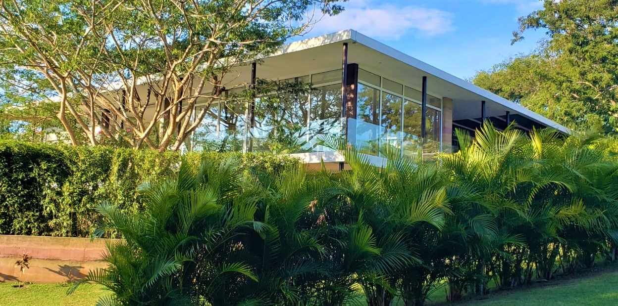 Casa en Urubó en Santa Cruz de la Sierra 5 dormitorios 5 baños 3 parqueos Foto 2