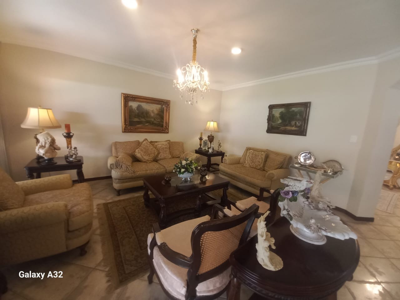 Casa en Entre 3er y 4to anillo Norte en Santa Cruz de la Sierra 4 dormitorios 6 baños 3 parqueos Foto 9