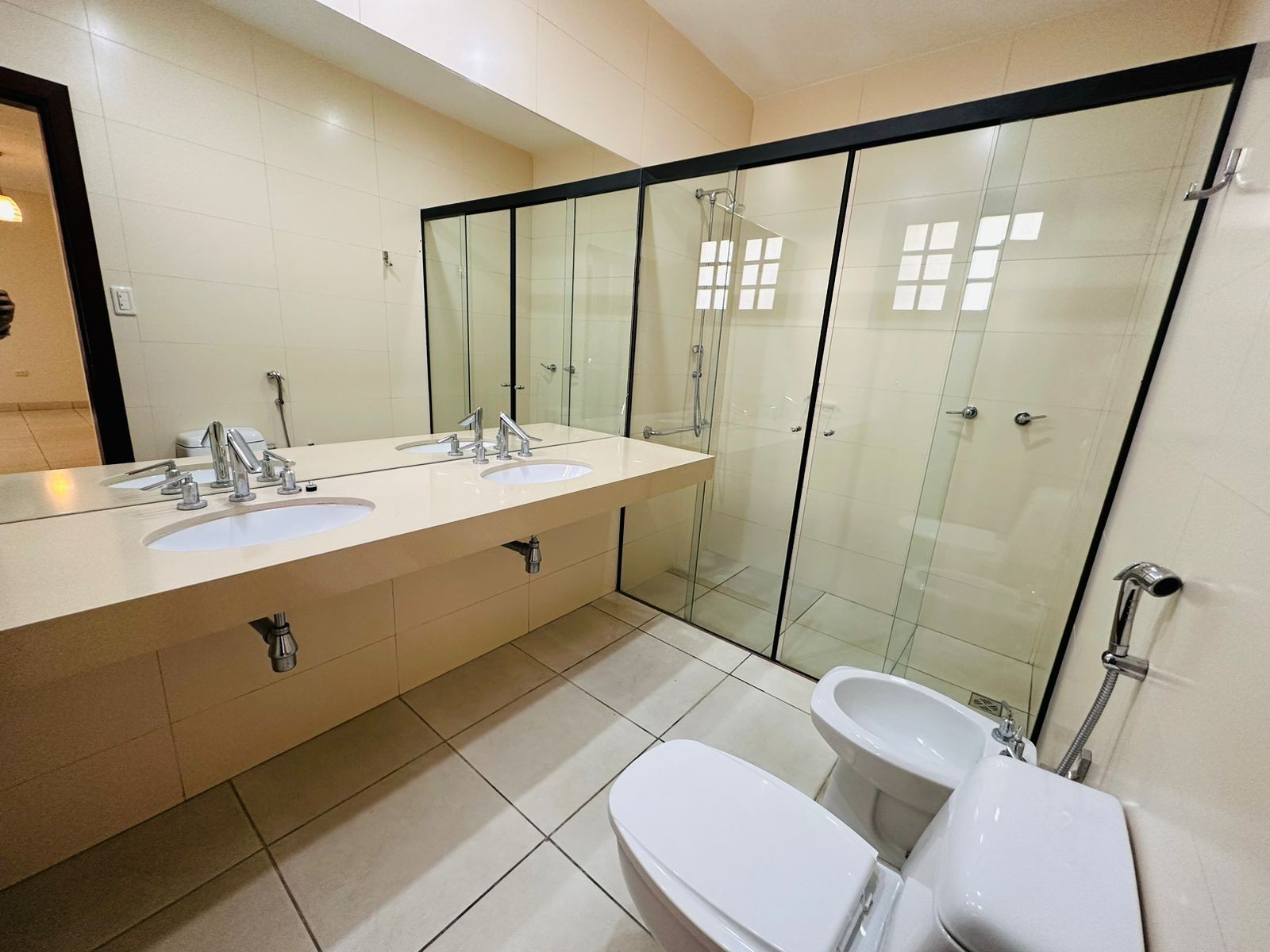 En Alquiler a $us 2,700 Foto 10