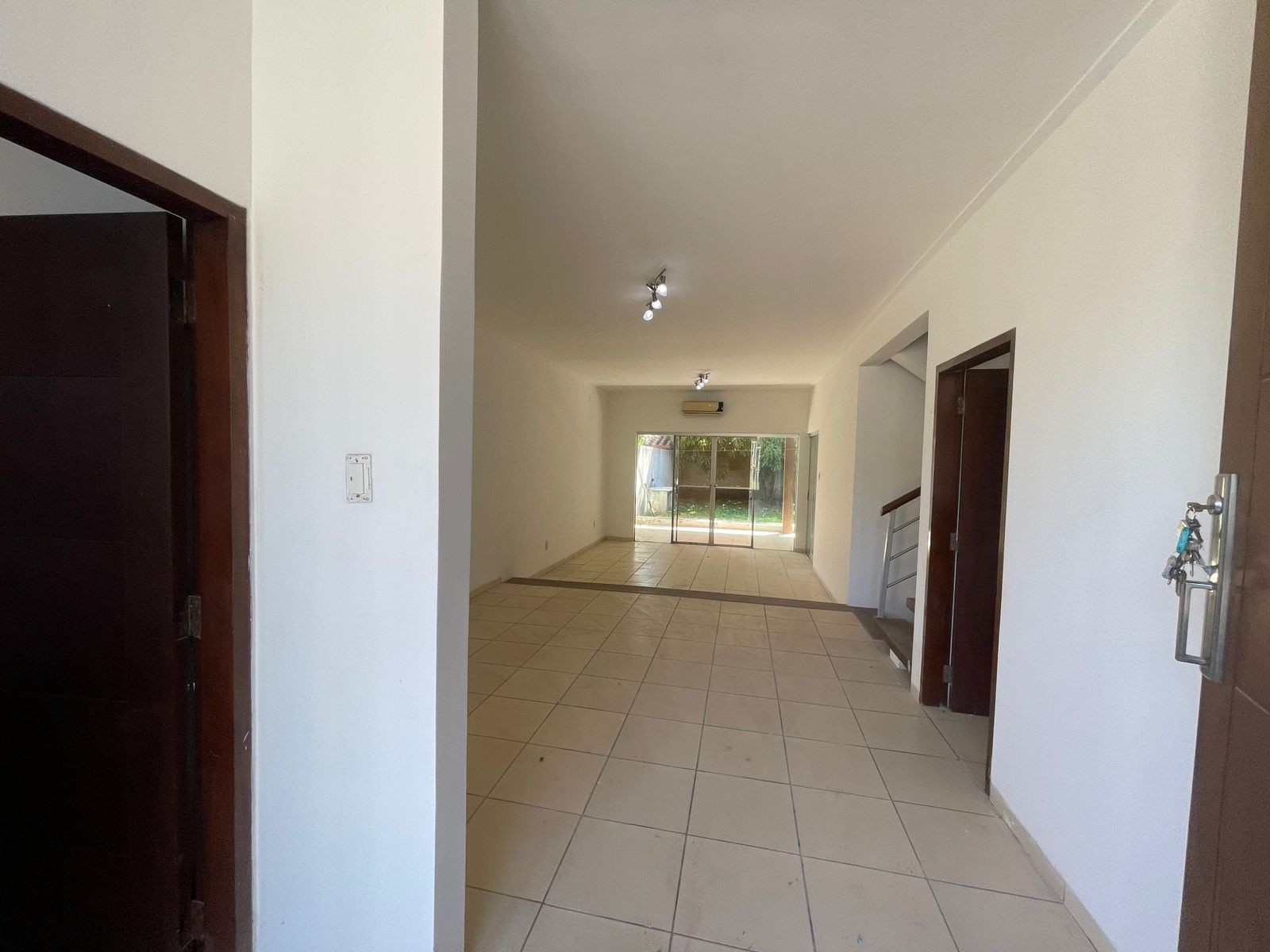 Casa en Doble vía La Guardia en Santa Cruz de la Sierra 3 dormitorios 2 baños 2 parqueos Foto 5