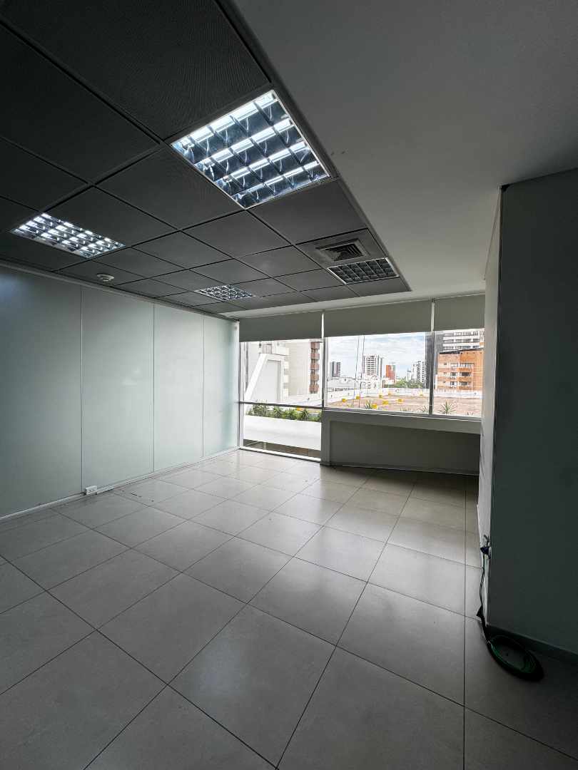 Oficina en AlquilerTORRE DUO 5 dormitorios 1 baños 2 parqueos Foto 8