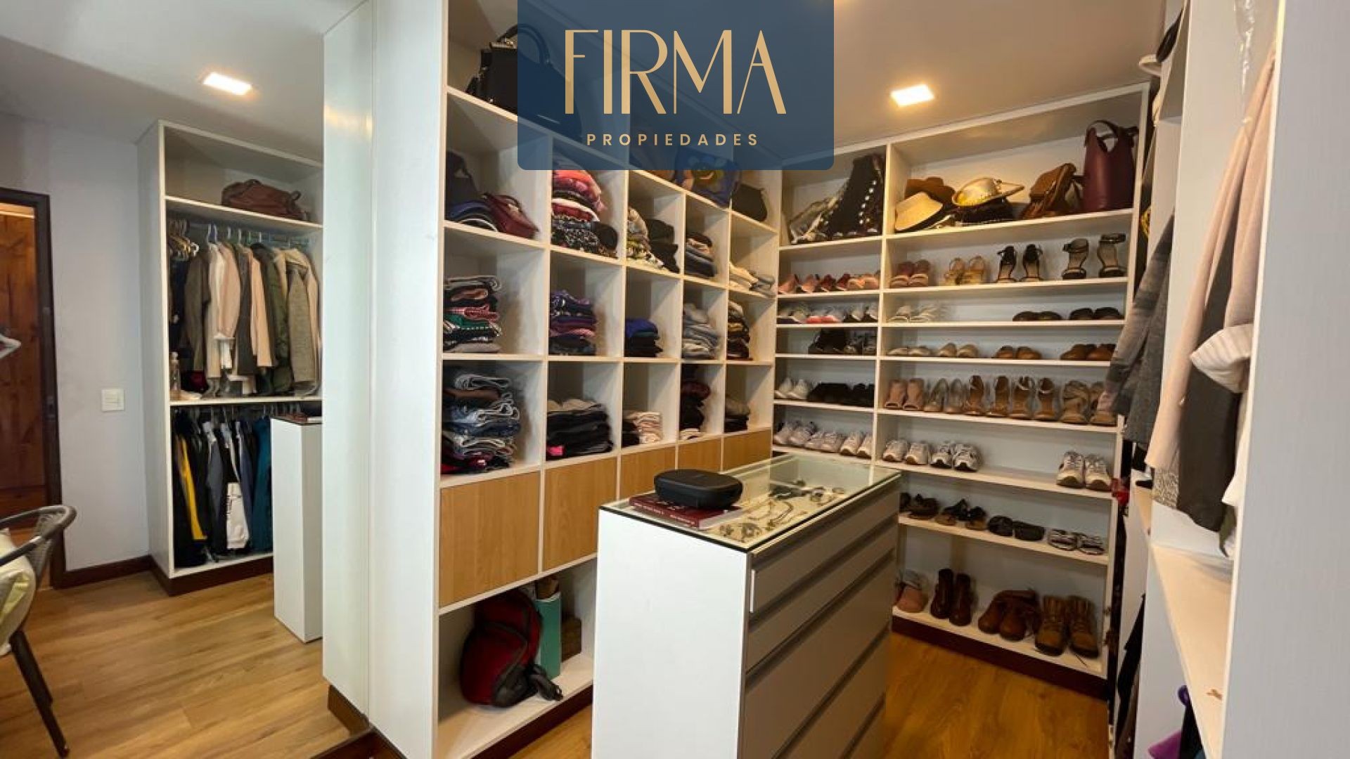 Casa en Achumani en La Paz 4 dormitorios 7 baños 3 parqueos Foto 6