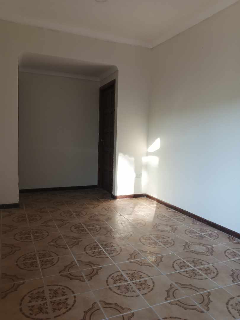 Casa en AlquilerAlquiler de Casa sobre Av 3er Anillo  5 dormitorios 4 baños 2 parqueos Foto 12