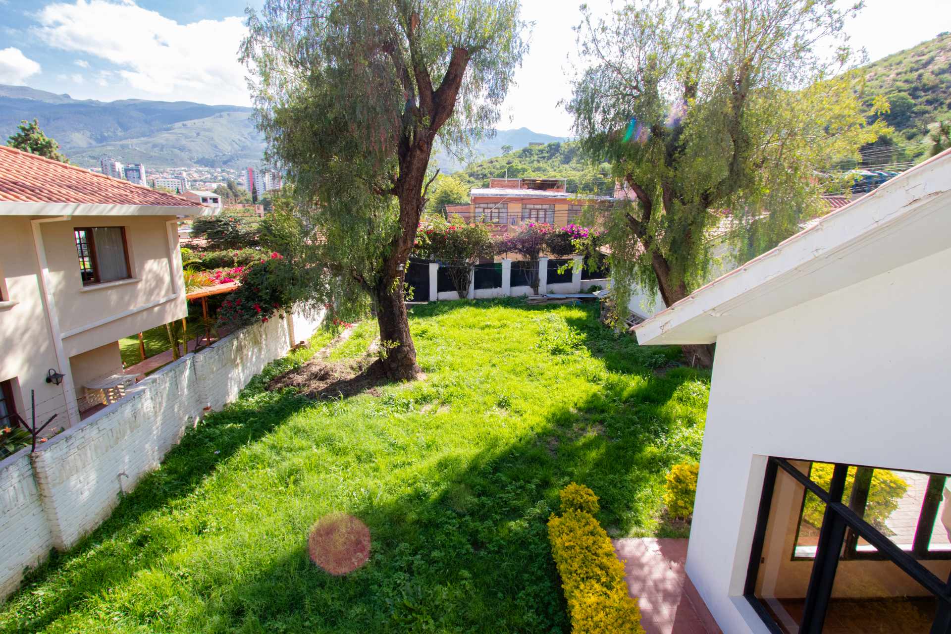 Casa en Muyurina en Cochabamba 6 dormitorios 5 baños 4 parqueos Foto 2