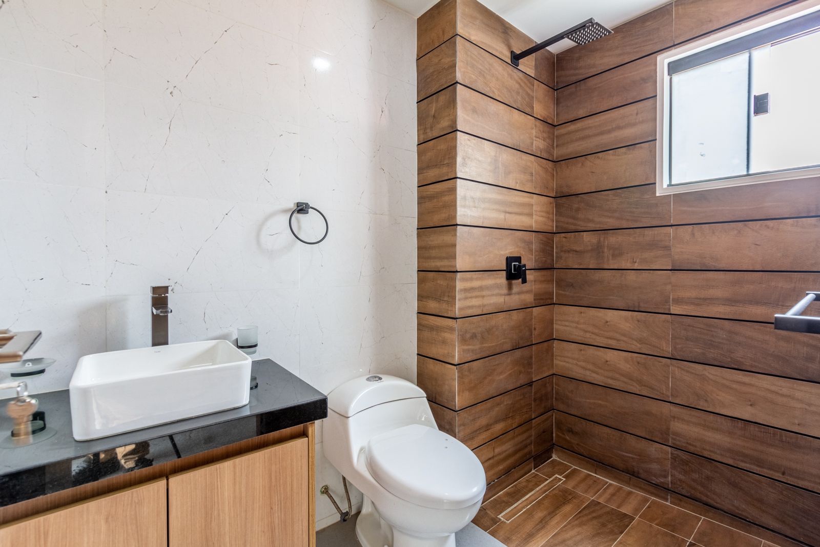 Departamento en Entre 2do y 3er anillo Norte en Santa Cruz de la Sierra 1 dormitorios 2 baños  Foto 9