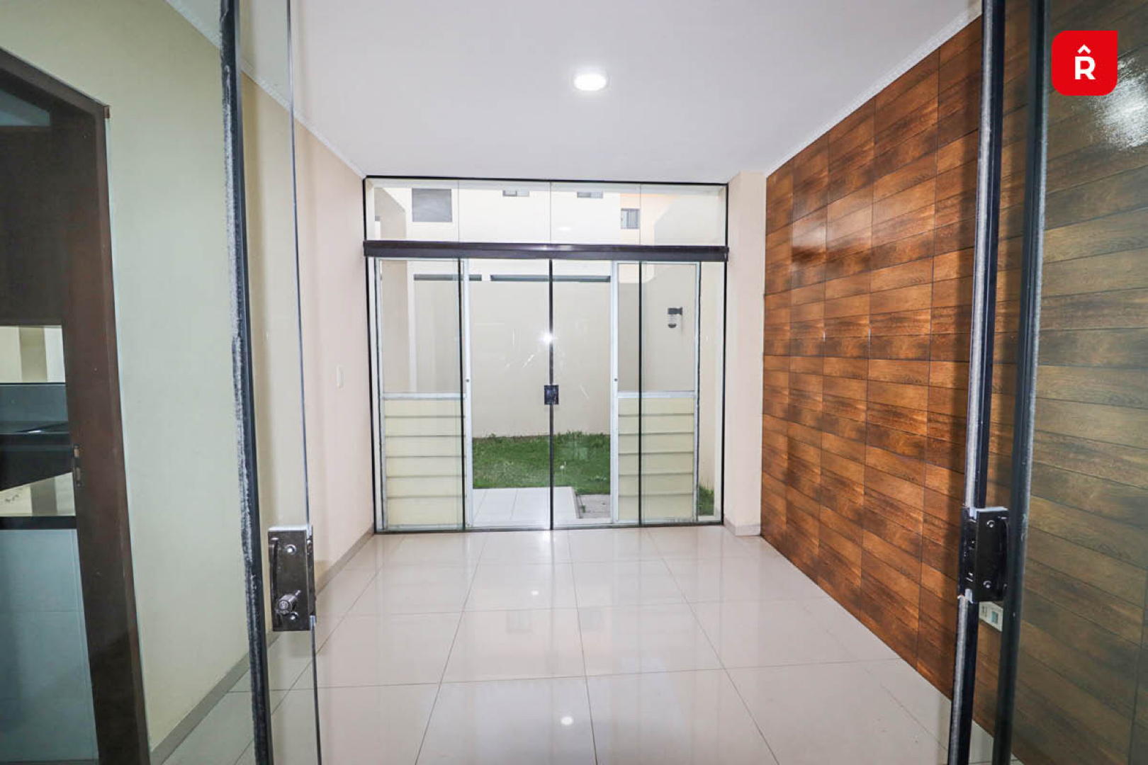 Casa en Entre 7mo y 8vo anillo Norte en Santa Cruz de la Sierra 4 dormitorios 6 baños 2 parqueos Foto 6