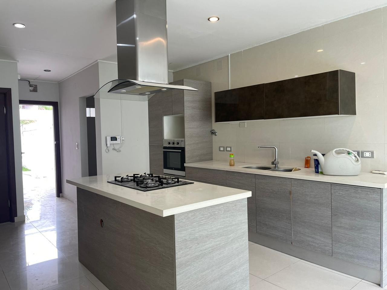 Casa en Entre 3er y 4to anillo Oeste en Santa Cruz de la Sierra 4 dormitorios 6 baños 4 parqueos Foto 23