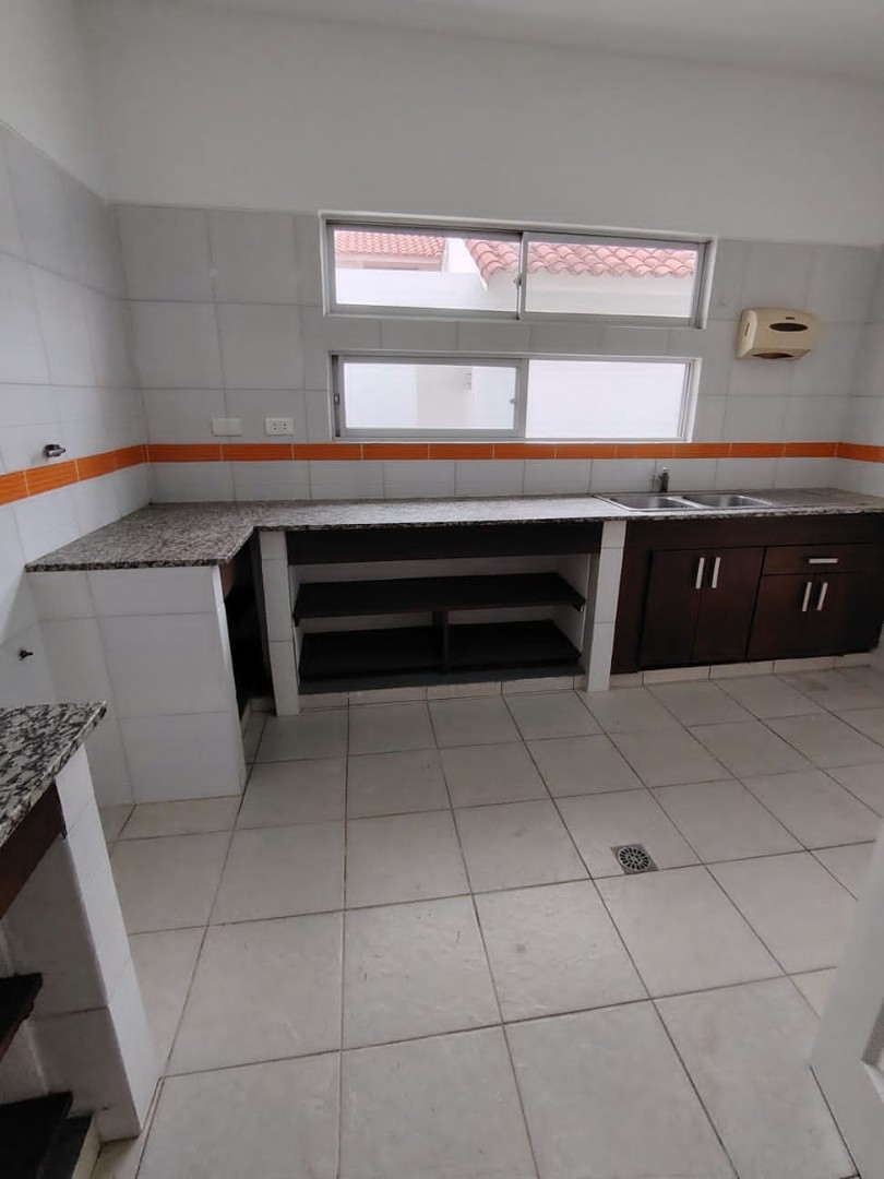 Casa en VentaZona Norte, 7mo Anillo  4 dormitorios 6 baños 2 parqueos Foto 10