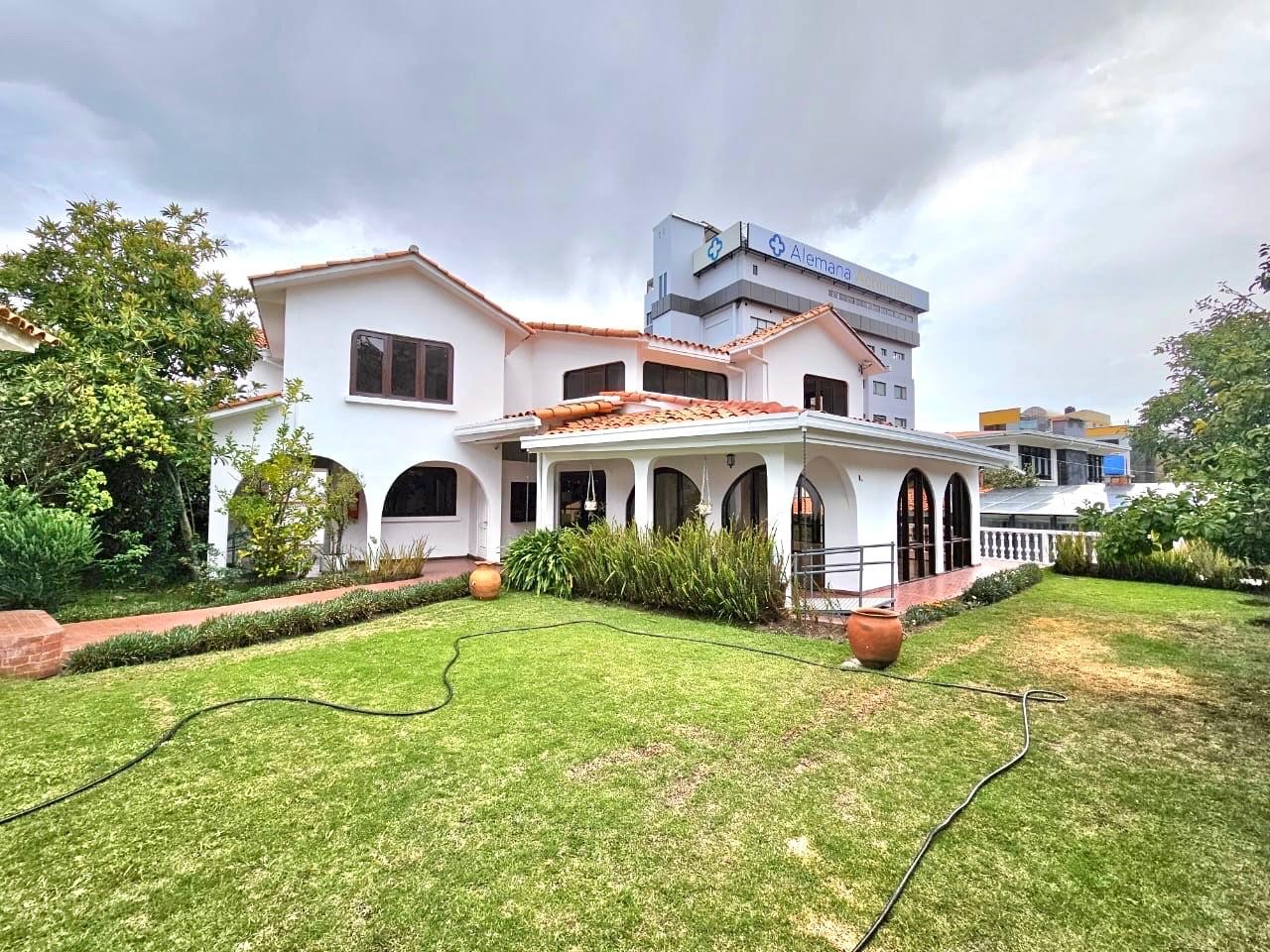 Casa en AlquilerCALACOTO 4 dormitorios 4 baños 3 parqueos Foto 1
