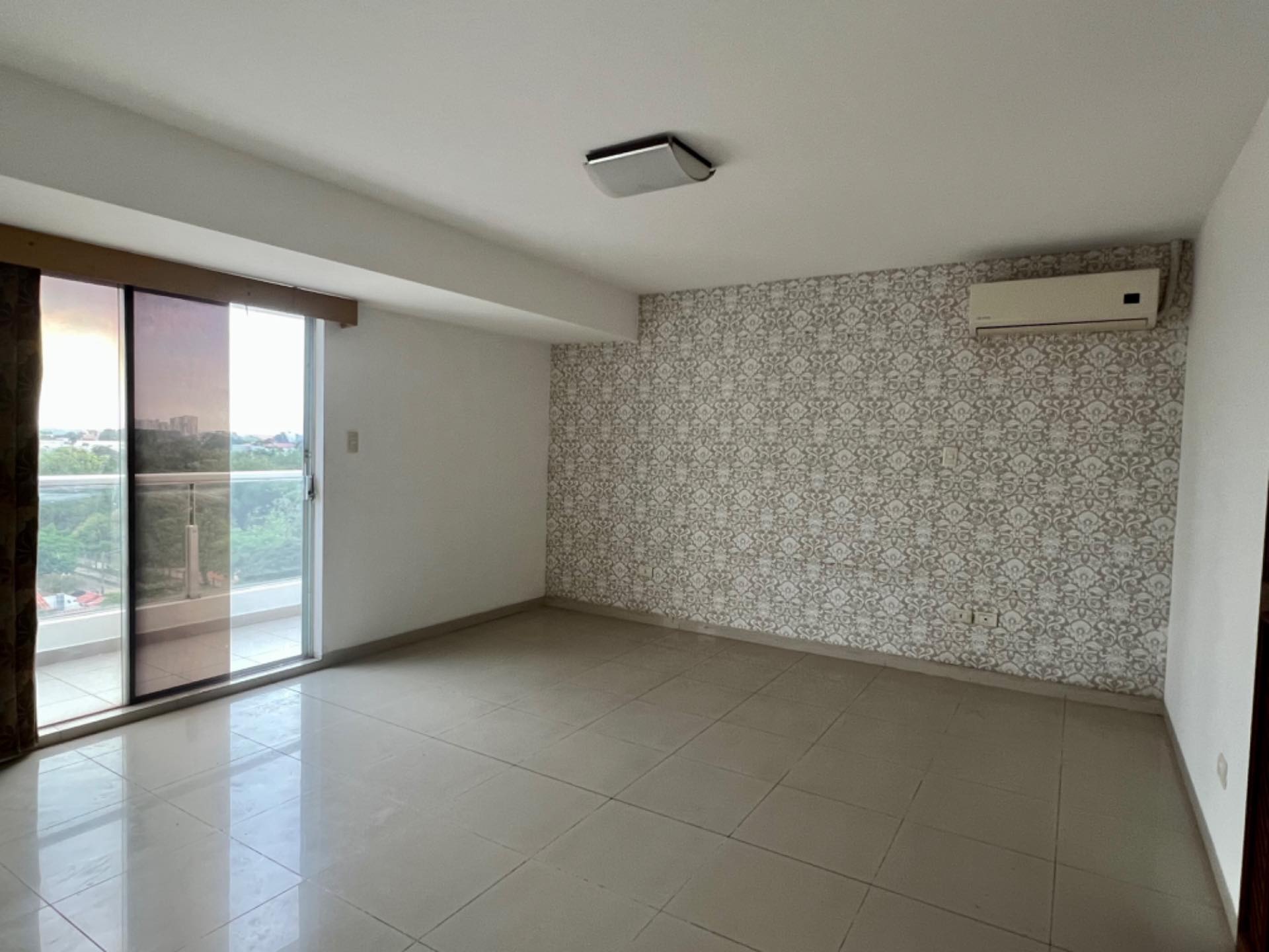 Departamento en Venta4to anillo y Av. Beni 3 dormitorios 4 baños 2 parqueos Foto 4