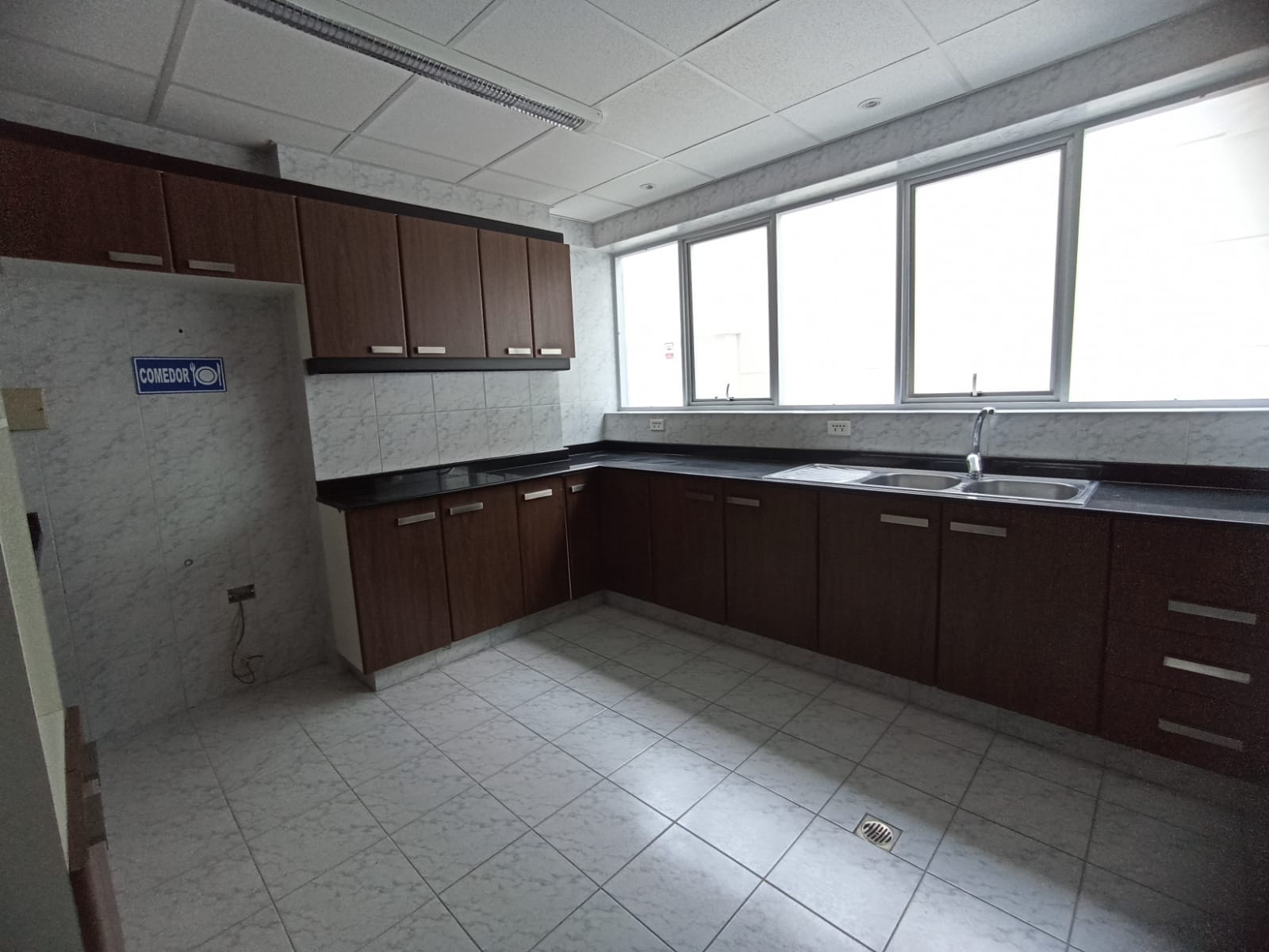Oficina en AlquilerMiraflores Centro 26 dormitorios 16 baños 18 parqueos Foto 11