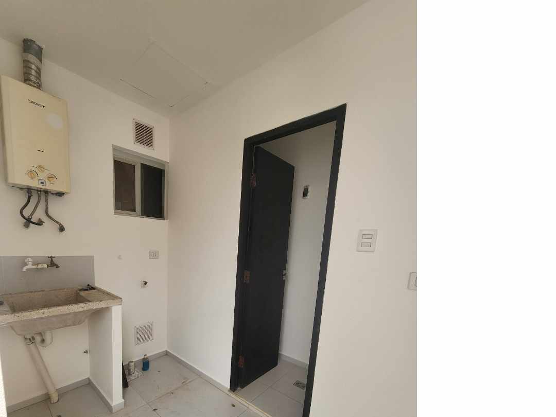 Casa en Entre 6to y 7mo anillo Oeste en Santa Cruz de la Sierra 3 dormitorios 2 baños 2 parqueos Foto 7
