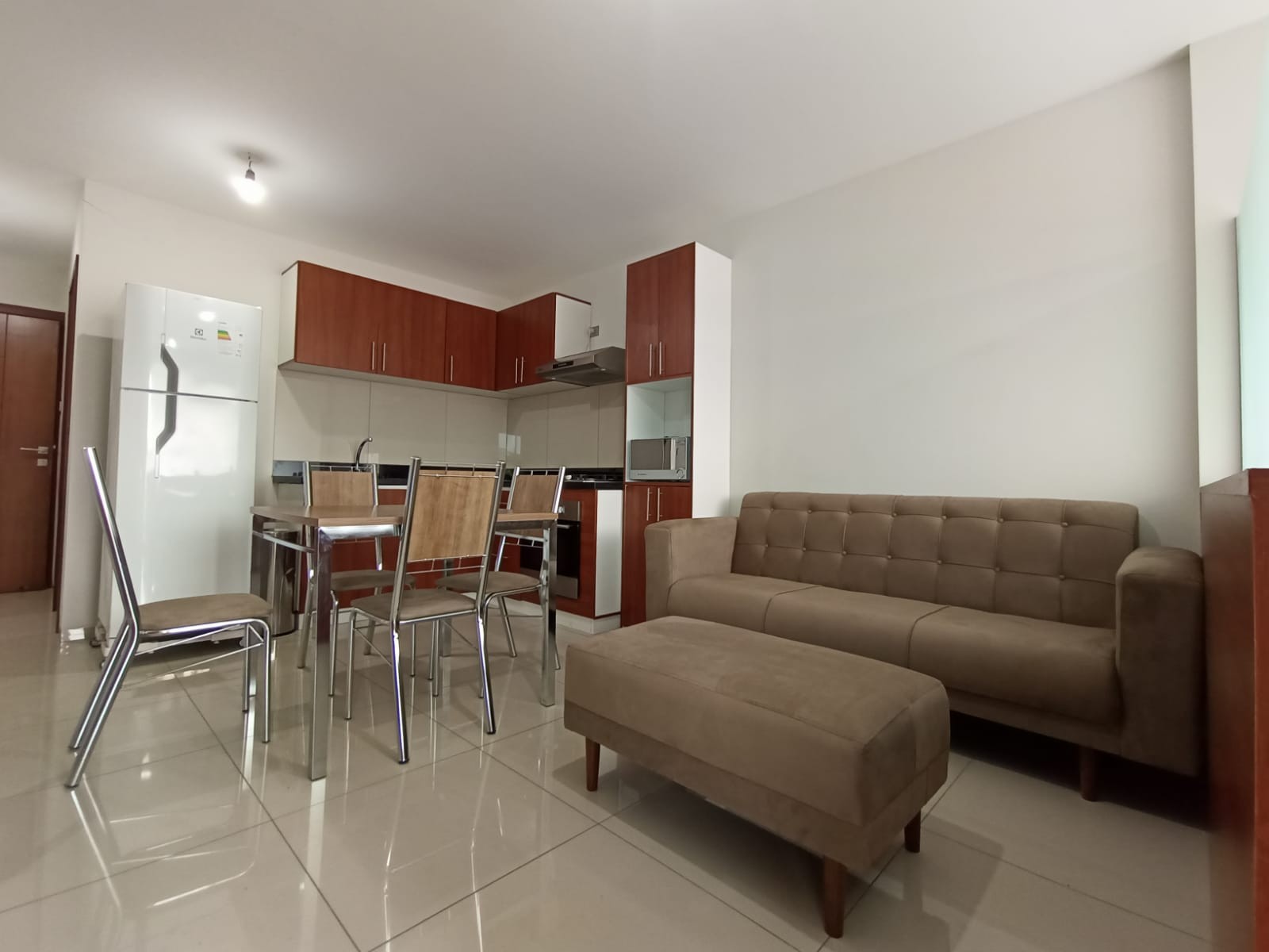 Departamento en AlquilerCONDOMINIO JERICO Av. Beni entre el tercer anillo externo y la calle 1 Oeste. A 75 metros de la Universidad Privada Domingo Savio, en la calle Styg Ryden #18 Foto 2