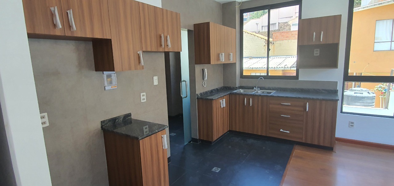 Departamento en Achumani en La Paz 2 dormitorios 2 baños  Foto 1