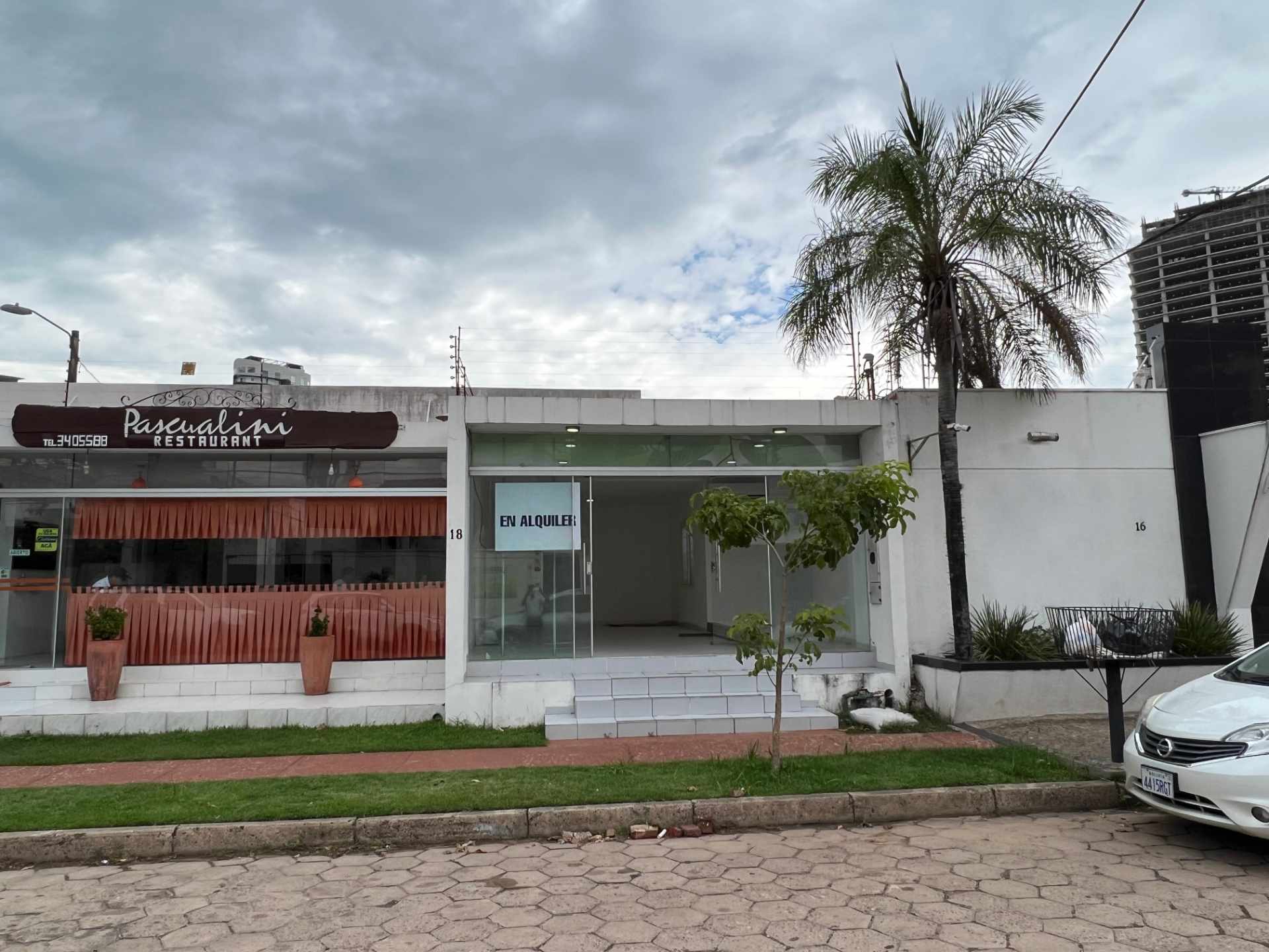 En Alquiler a $us 1,200 Foto 1