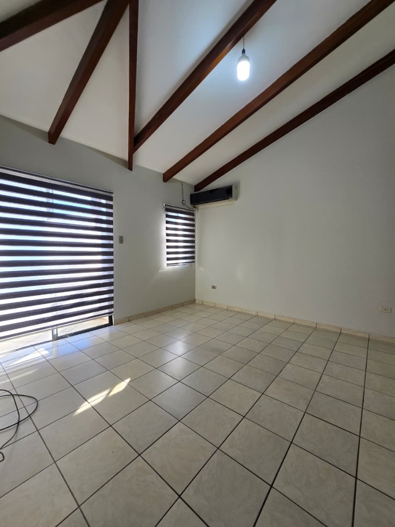 Departamento Casa en Alquiler – Zona Estratégica (Entre 4° y 5° Anillo, Av. Banzer, Plan 12 Hamacas) Foto 14