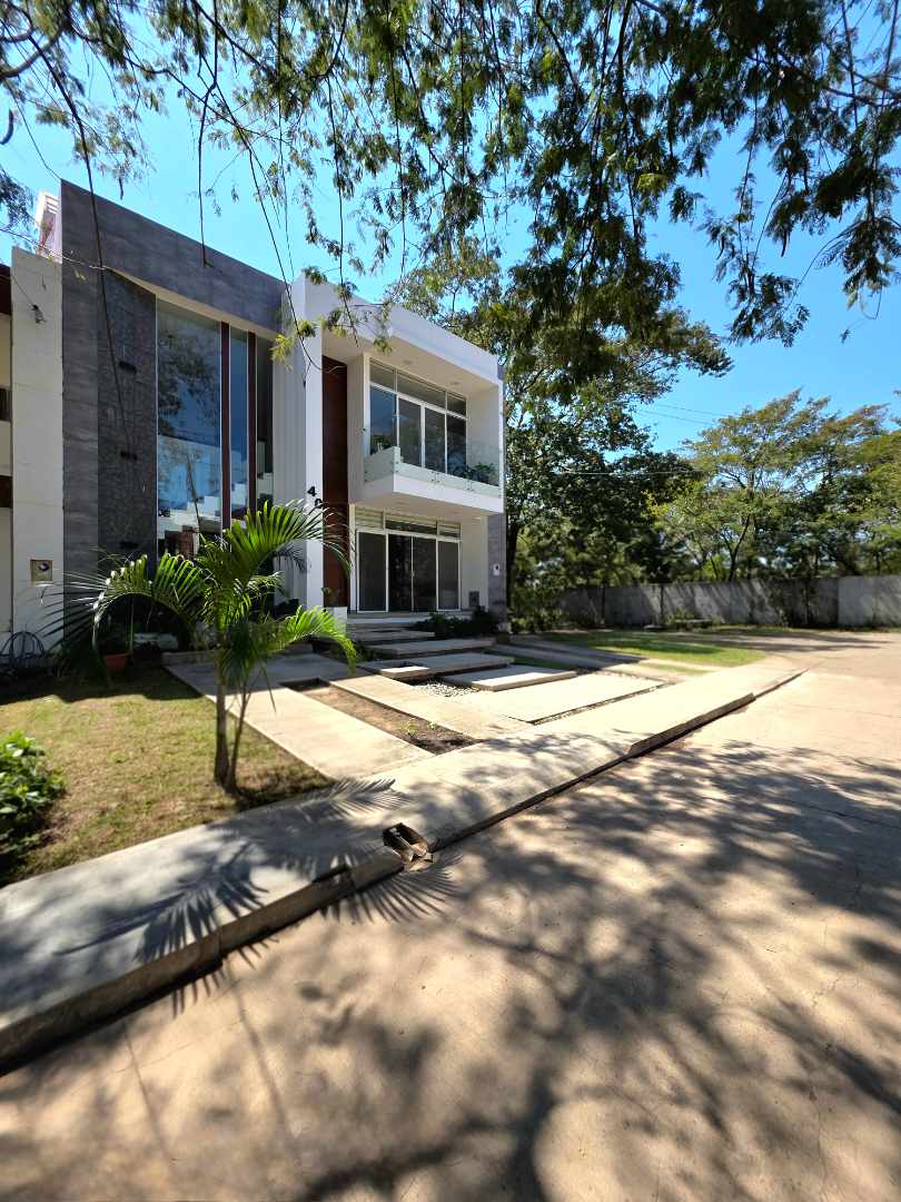 Casa Zona Norte
Condominio La Pradera
Casa de Lujo c/5 Suites Foto 3