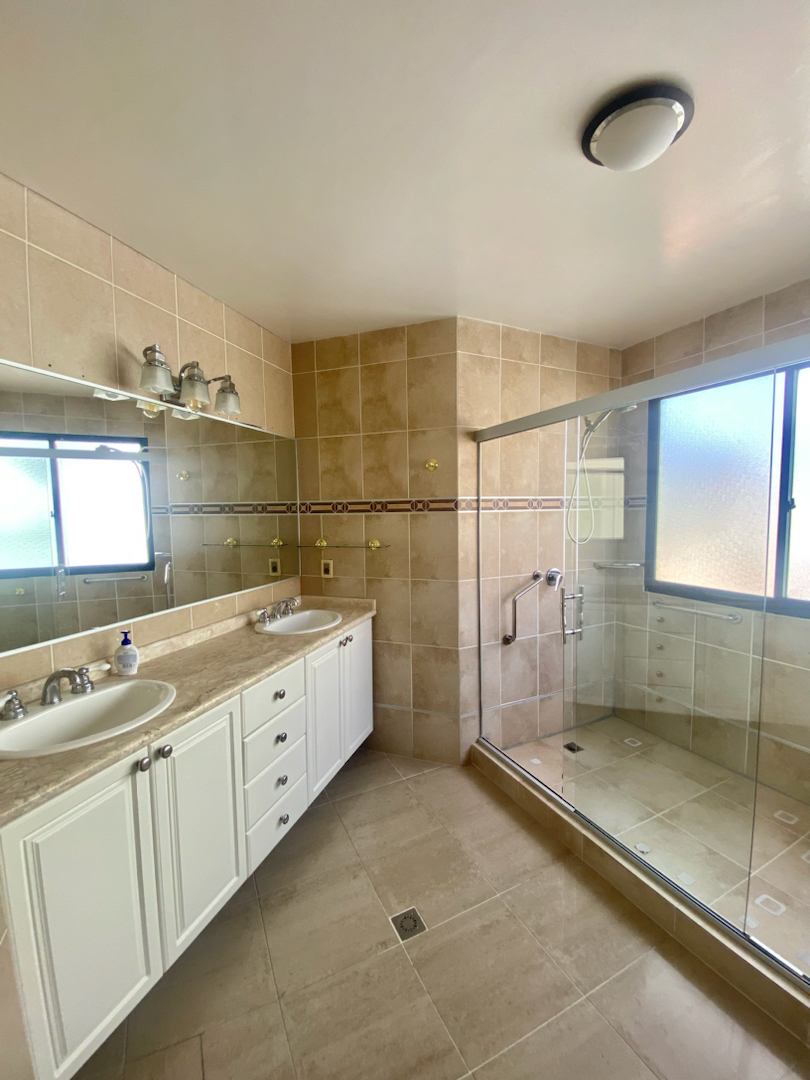 Departamento en Calacoto en La Paz 4 dormitorios 6 baños 2 parqueos Foto 11