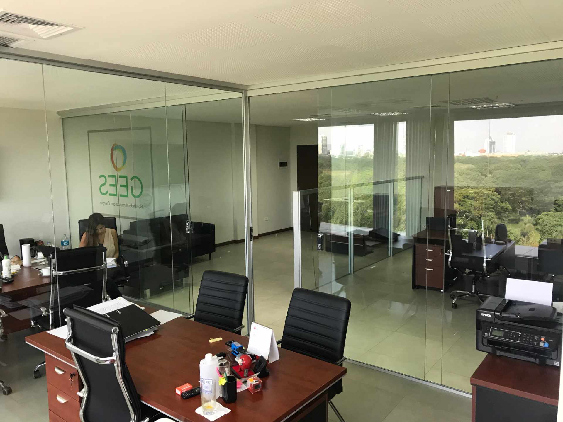 Oficina en AlquilerUrubó Business Center piso 5, en la entrada del Urubó, lado del hotel Radisson. 4 dormitorios 2 baños 2 parqueos Foto 16