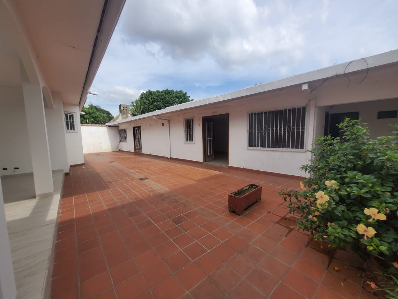 Casa en VentaAv. Las Américas Casa en venta o alquiler Foto 3