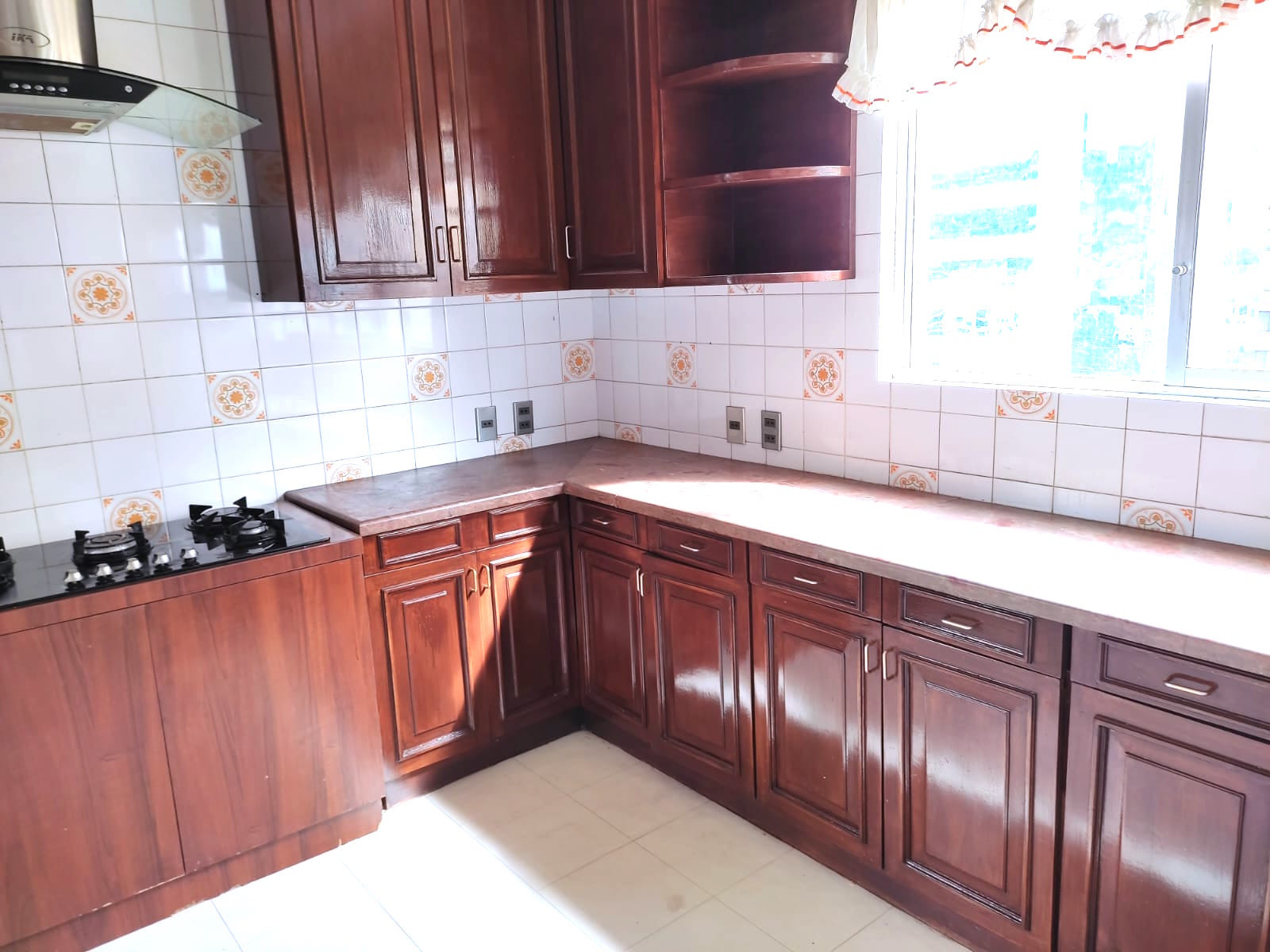 Departamento en VentaSan Jorge, Av. Arce esq. Gosalvez 4 dormitorios 6 baños 2 parqueos Foto 5