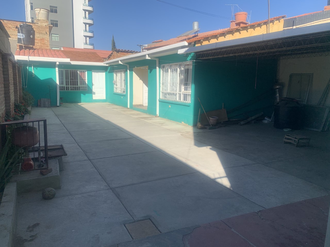 Casa en Cala Cala en Cochabamba 7 dormitorios 4 baños 2 parqueos Foto 9