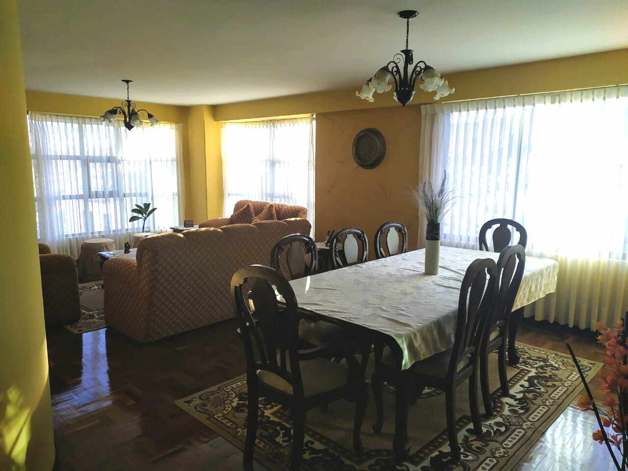 Departamento en VentaZona San Jorge, calle Campos entre 6 de agosto y 20 de octubre 4 dormitorios 4 baños  Foto 4