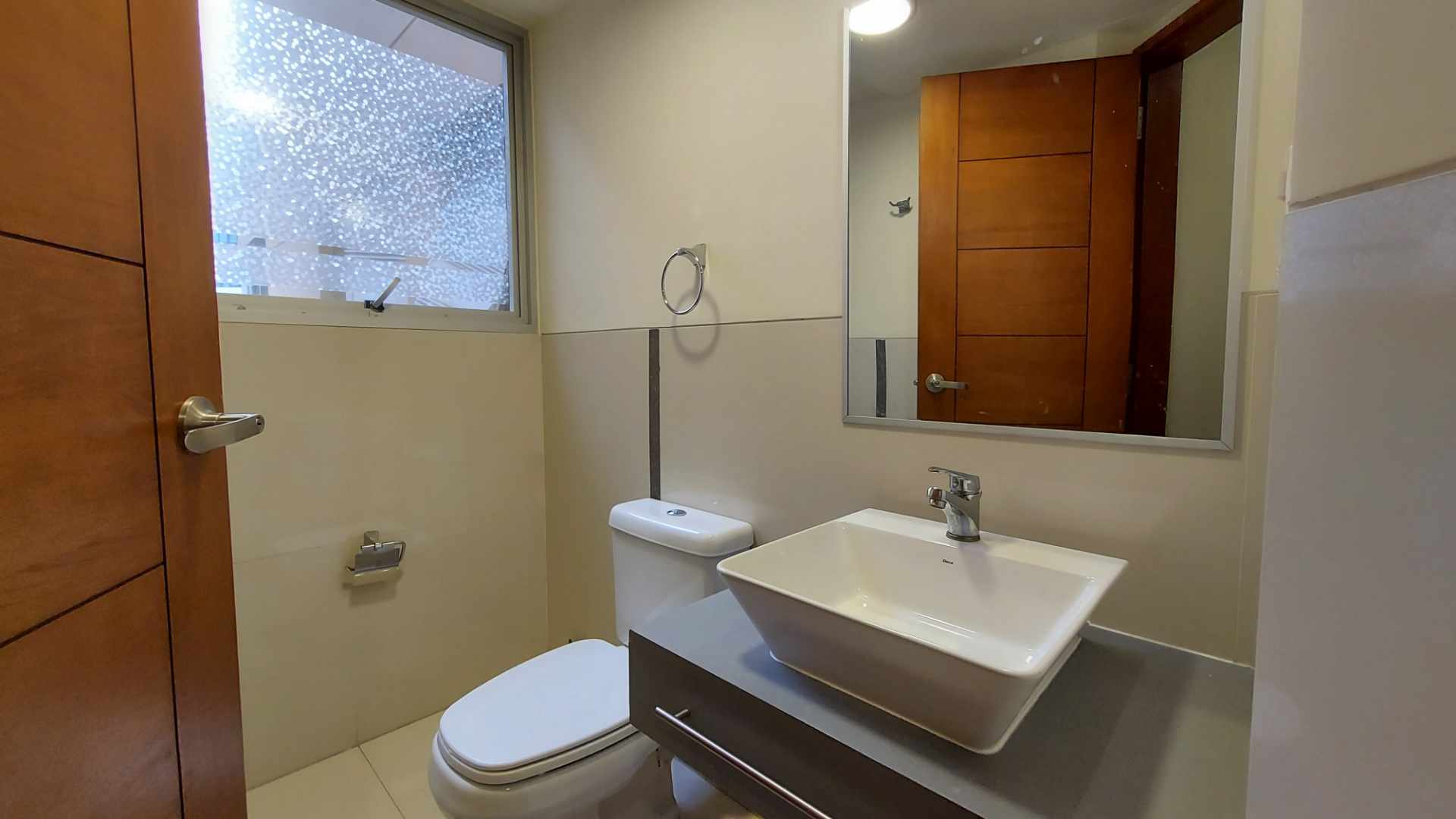 Departamento Av. 6 de Agosto, cerca a la Embajada Americana y Teleférico Celeste Foto 11