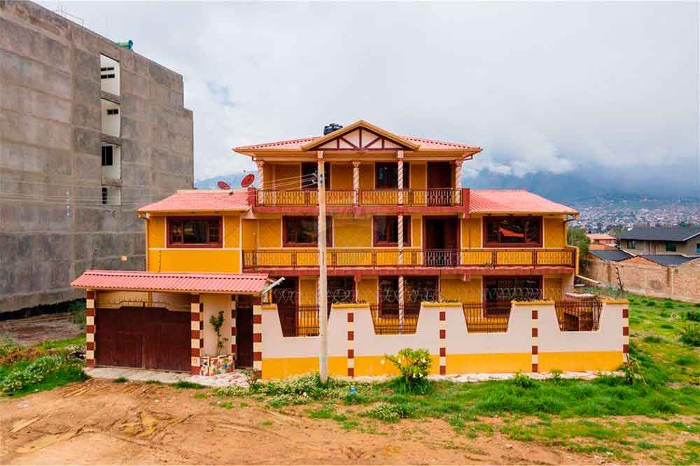 Casa en Sacaba en Cochabamba 12 dormitorios 5 baños 3 parqueos Foto 1