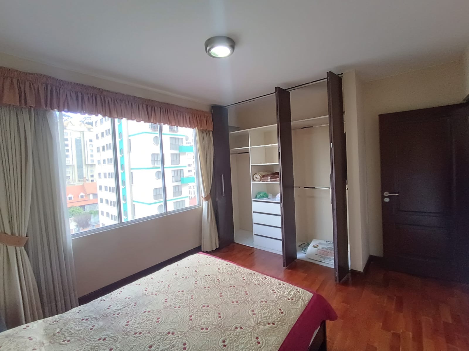 Departamento en Sopocachi en La Paz 4 dormitorios 4 baños 1 parqueos Foto 8