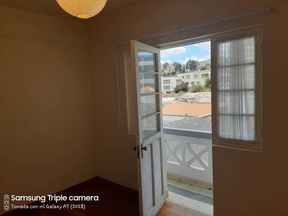 Departamento Av.Arce casi esquina campos. Edificio La Paz N°2724 Foto 1