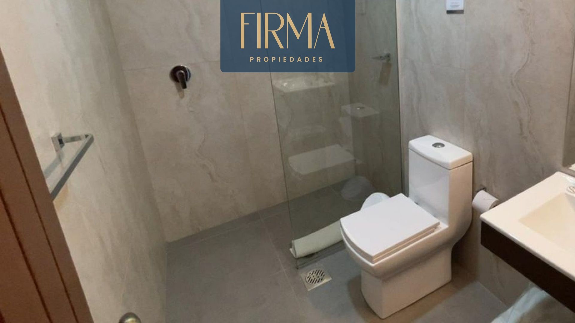 Edificio en VentaHOTEL EN VENTA EN PLENO CENTRO DE LA CIUDAD 50 dormitorios 55 baños 2 parqueos Foto 2