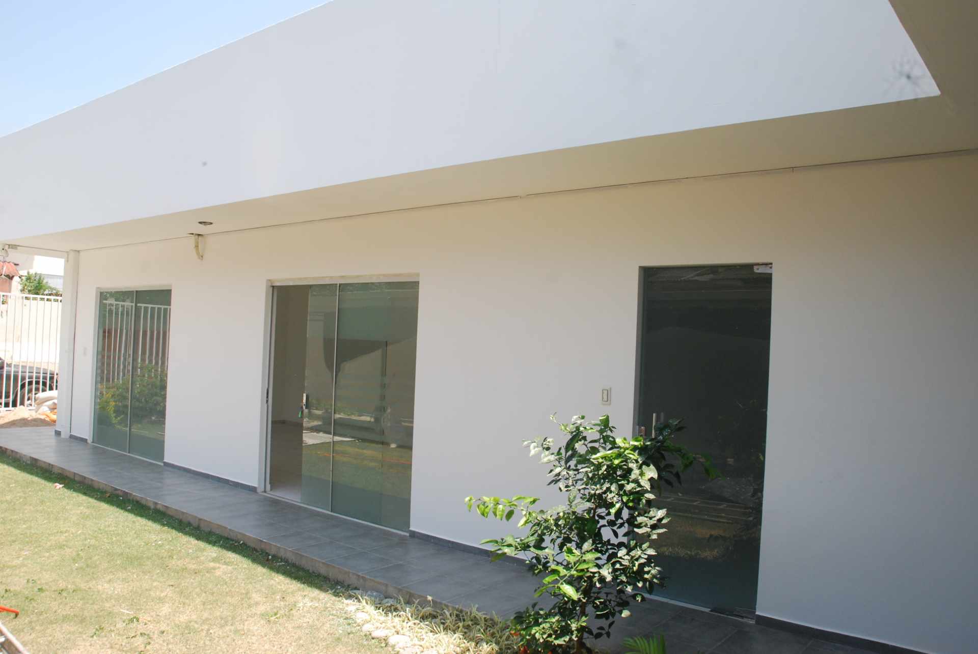 Oficina en AlquilerBarrio Villa  Brigida,  cerca Equipetrol Norte,  4to anillo y Mall Ventura. Foto 14