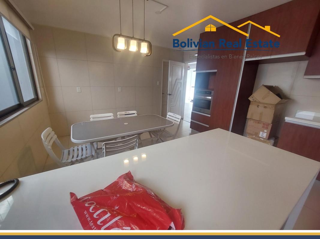 Casa en Calacoto en La Paz 4 dormitorios 3 baños 2 parqueos Foto 12