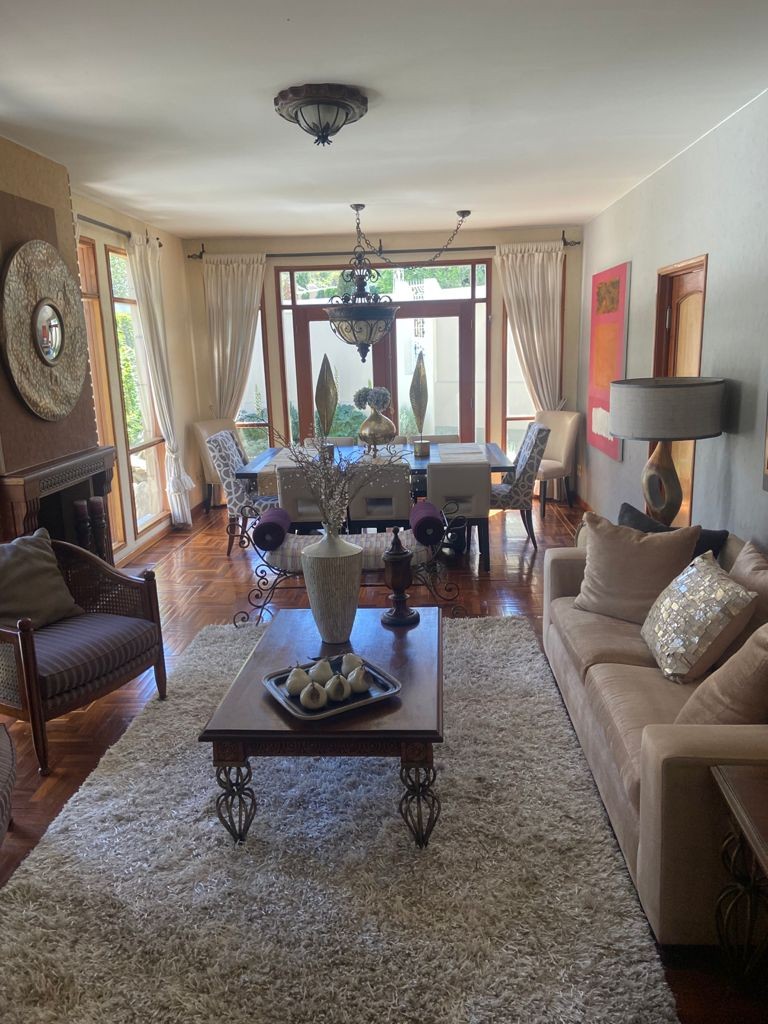 Casa en AlquilerACHUMANI CALLE 17 LINDA CASA EN ALQUILER  3 dormitorios 4 baños 1 parqueos Foto 1